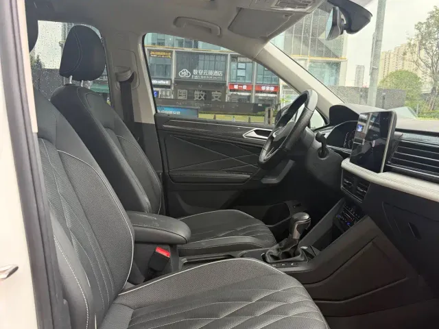 Volkswagen Tiguan L — Фото автомобиля 6