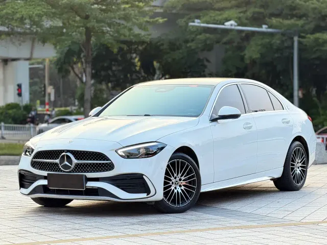 Фотография автомобиля — Mercedes-Benz C-Class