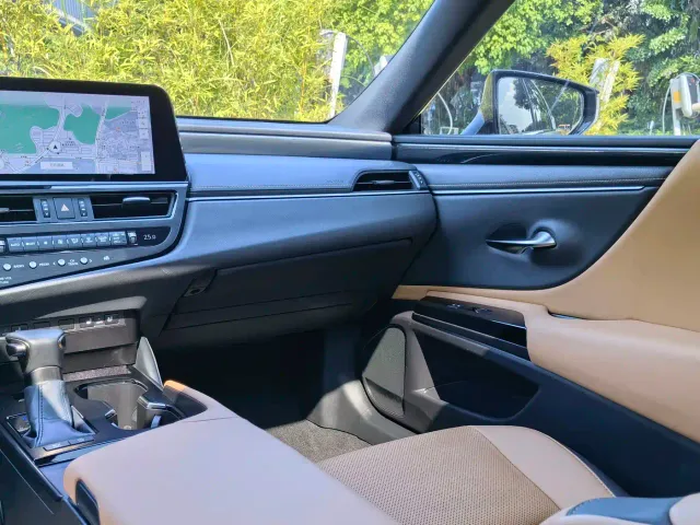 Lexus ES — Фото автомобиля 14