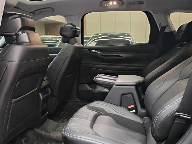 Ford Edge — Фото автомобиля 4