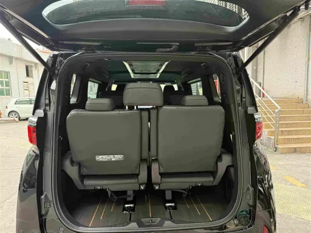 Toyota Alphard — Фото автомобиля 10