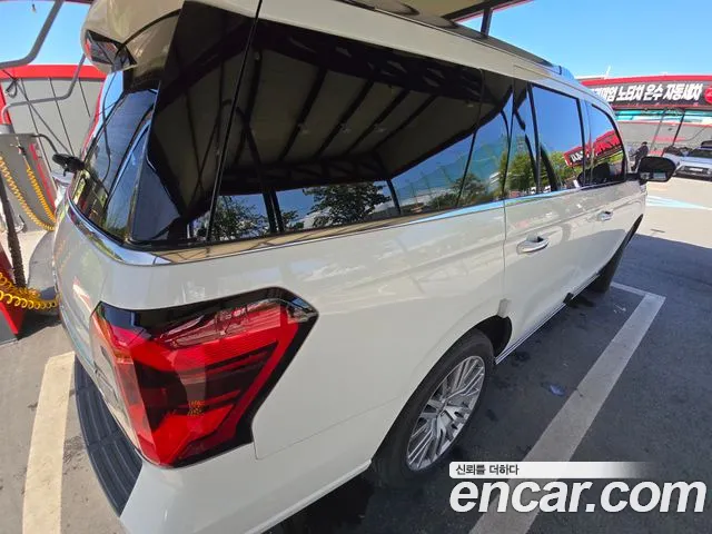 Ford Expedition — Фото автомобиля 2