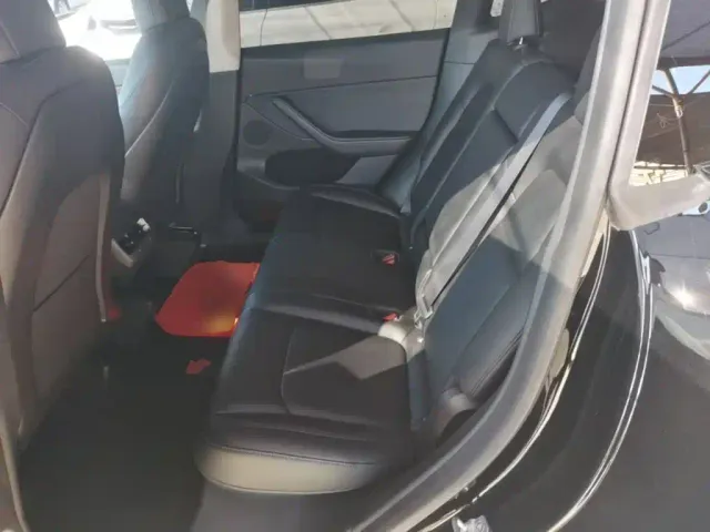 Tesla Model Y — Фото автомобиля 16