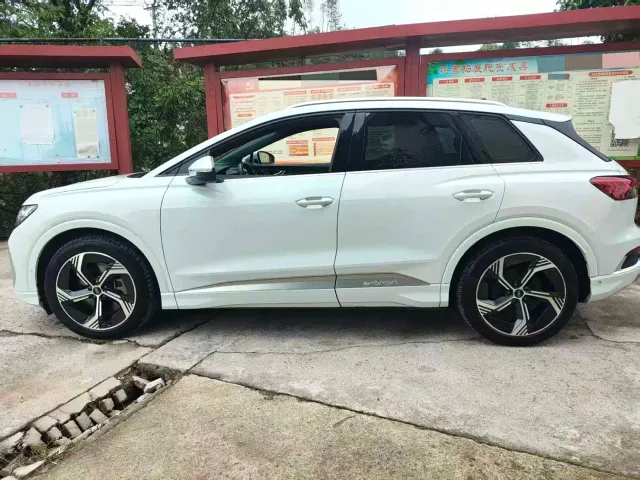 Audi Q4 e-tron — Фото автомобиля 6