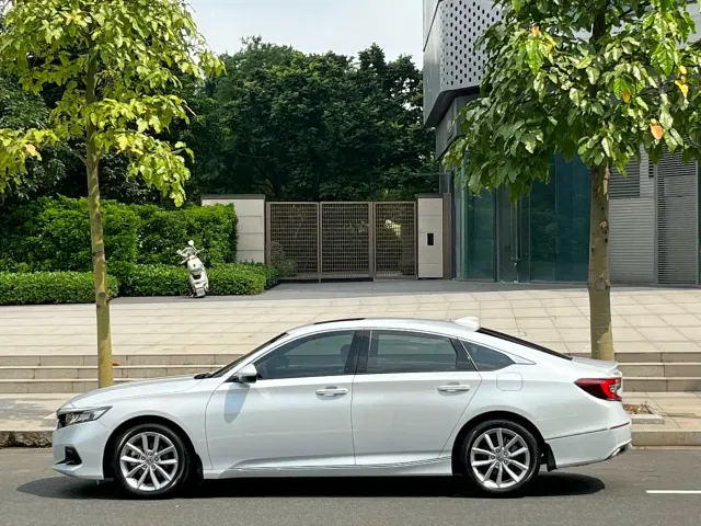 Honda Accord — Фото автомобиля 6
