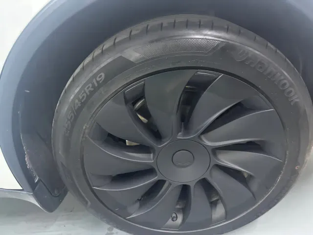 Tesla Model Y — Фото автомобиля 15