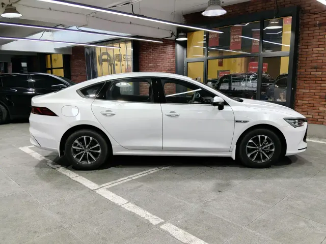BYD Qin PLUS — Фото автомобиля 5