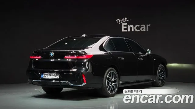 BMW 7-Series — Фото автомобиля 2