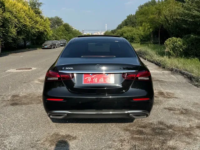 Mercedes-Benz E-Class — Фото автомобиля 4