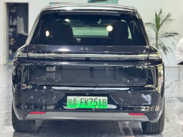 Li Auto L8 — Фото автомобиля 15