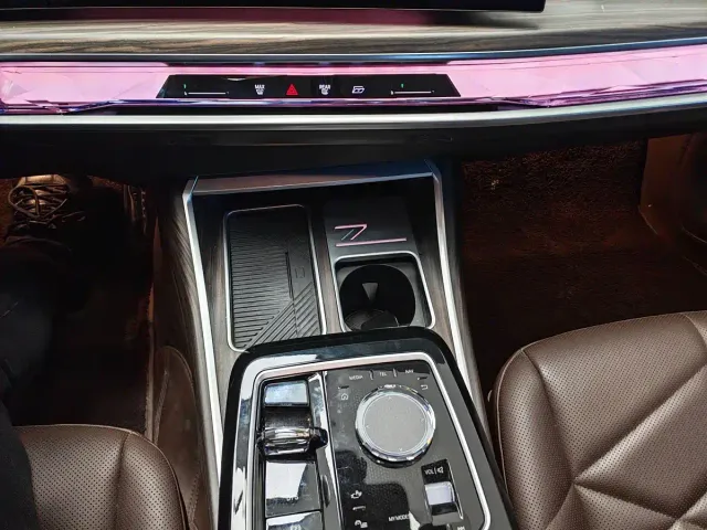 BMW 7 Series — Фото автомобиля 10