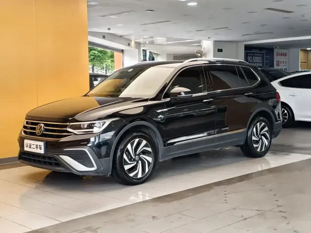 Фотография автомобиля — Volkswagen Tiguan L