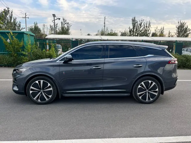 BYD Tang — Фото автомобиля 4