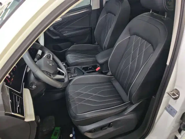 Volkswagen Tiguan L — Фото автомобиля 14