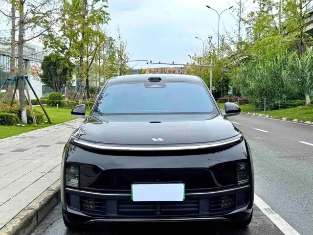 Li Auto L8 — Фото автомобиля 2