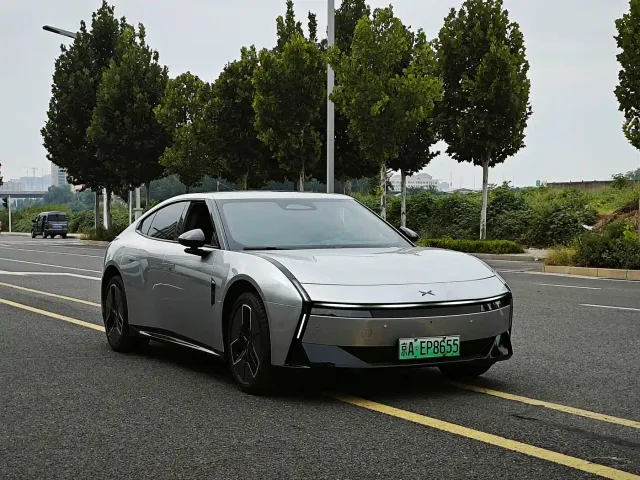 Xpeng P7 — Фото автомобиля 3