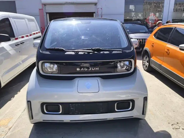 Baojun KiWi EV — Фото автомобиля 2