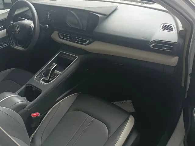 Dongfeng Fengshen E70 — Фото автомобиля 8
