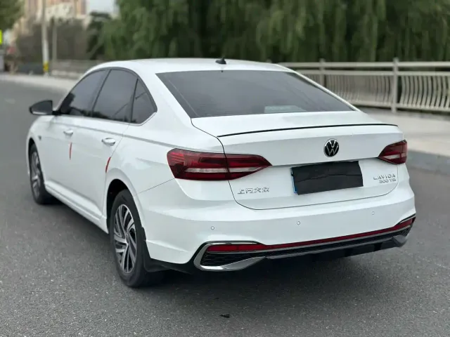Volkswagen Lavida — Фото автомобиля 4