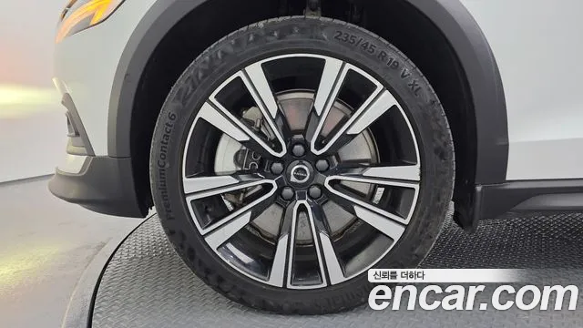 Вольво V60 V60 Cross Country 2 поколение B5 Ultimate AWD — Фото автомобиля 5