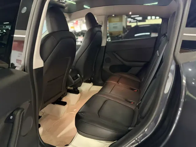 Tesla Model Y — Фото автомобиля 6