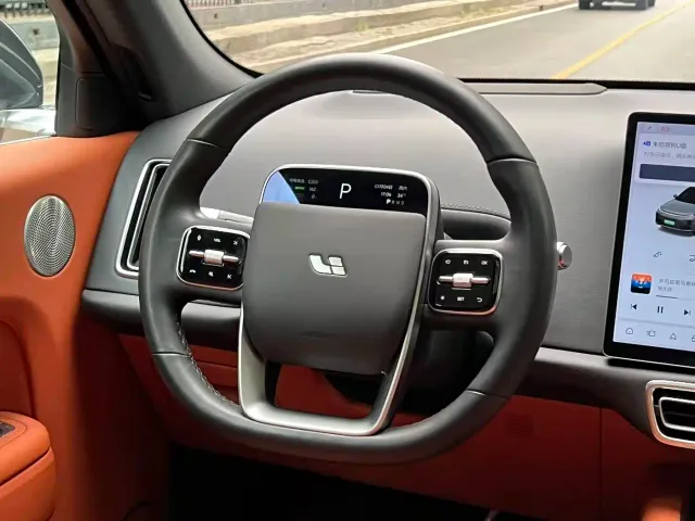 Li Auto L7 — Фото автомобиля 13
