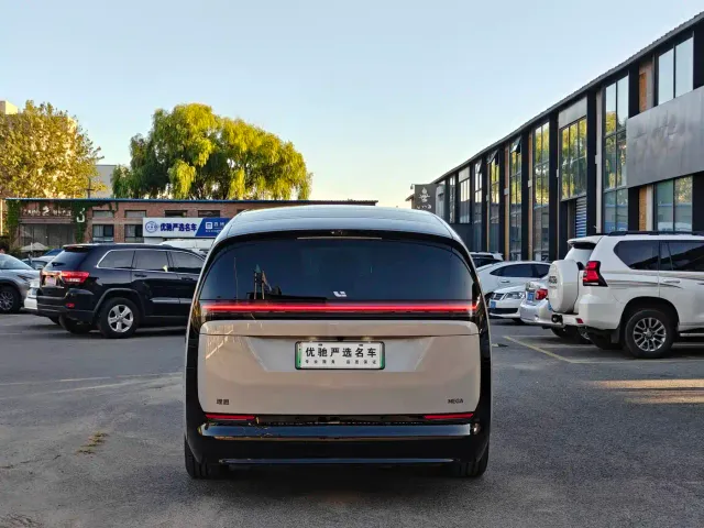 Li Auto MEGA — Фото автомобиля 8