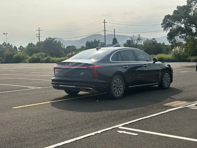 Hongqi H5 — Фото автомобиля 13