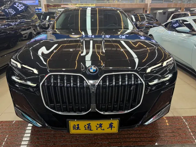 BMW i7 — Фото автомобиля 2
