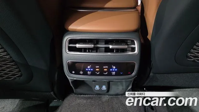 Genesis GV70 2.5T Бензин AWD — Фото автомобиля 30
