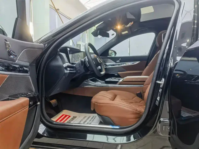 BMW 7 Series — Фото автомобиля 11