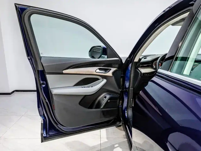 Audi Audi Q6 2023 45 TFSI quattro Uniform Cloud Yulin Package — Фото автомобиля 8