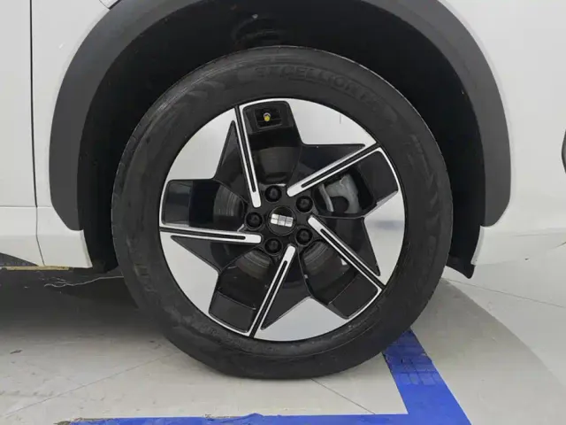 Geely Galaxy E5 — Фото автомобиля 6