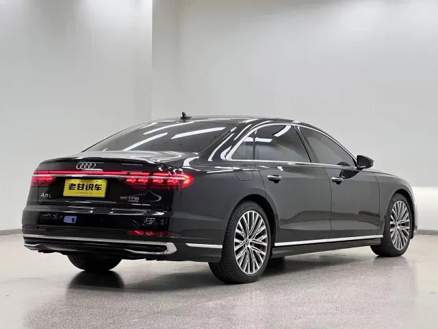 Audi A8 — Фото автомобиля 8