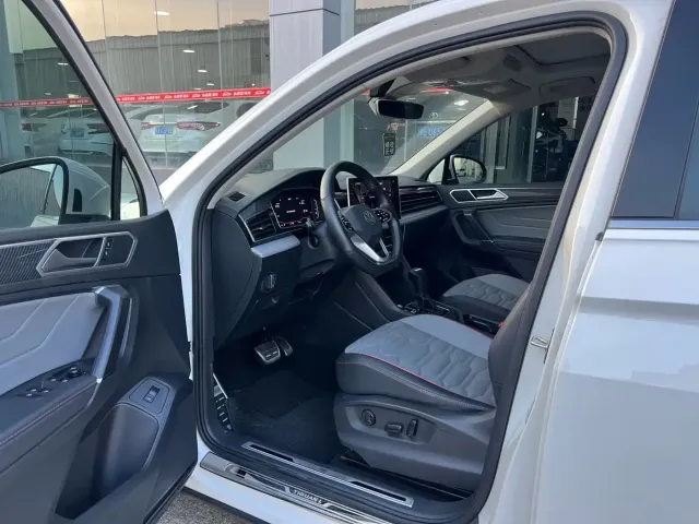 Volkswagen Tiguan L — Фото автомобиля 6