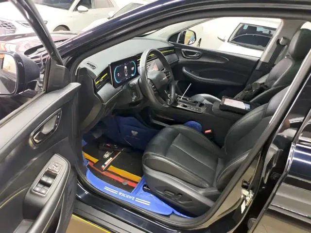 Roewe RX5 — Фото автомобиля 15