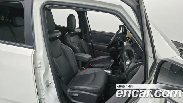 Jeep Renegade — Фото автомобиля 8