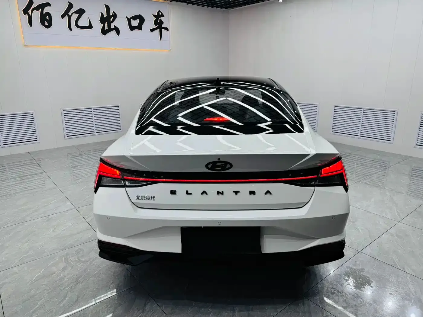 Hyundai Elantra 2022 1.5L CVT LUX Premium Edition — Фото автомобиля 5