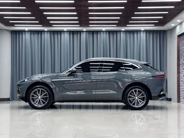 Aston Martin DBX — Фото автомобиля 3