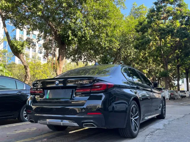 BMW 5 Series — Фото автомобиля 9