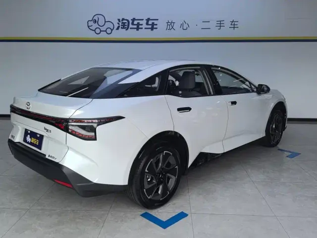 Toyota bZ3 — Фото автомобиля 3