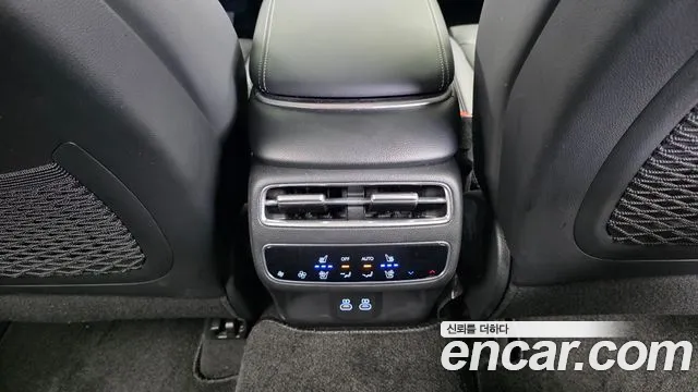 Genesis GV70 — Фото автомобиля 19