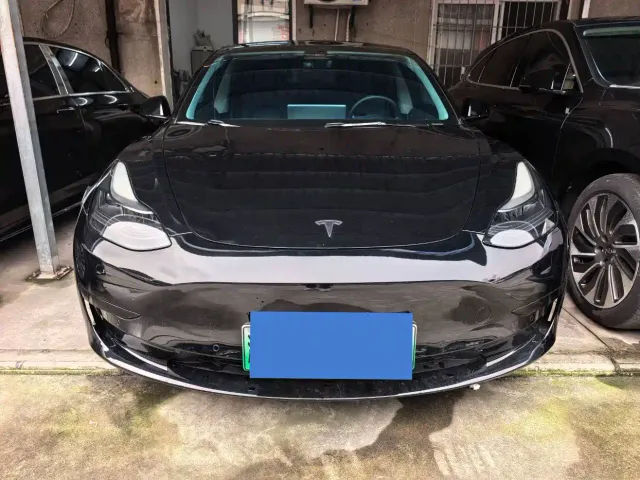 Tesla Model 3 — Фото автомобиля 2