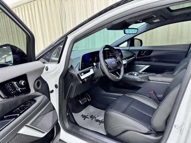 Cadillac Optiq — Фото автомобиля 6