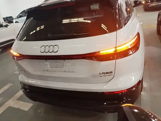 Audi Audi Q5 e-tron 2022 40 e-tron Starlight Mech Suit — Фото автомобиля 5