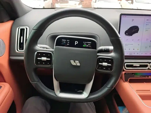 Li Auto L8 — Фото автомобиля 10