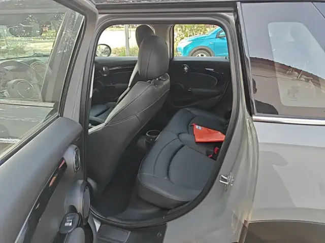 MINI Hatch — Фото автомобиля 16