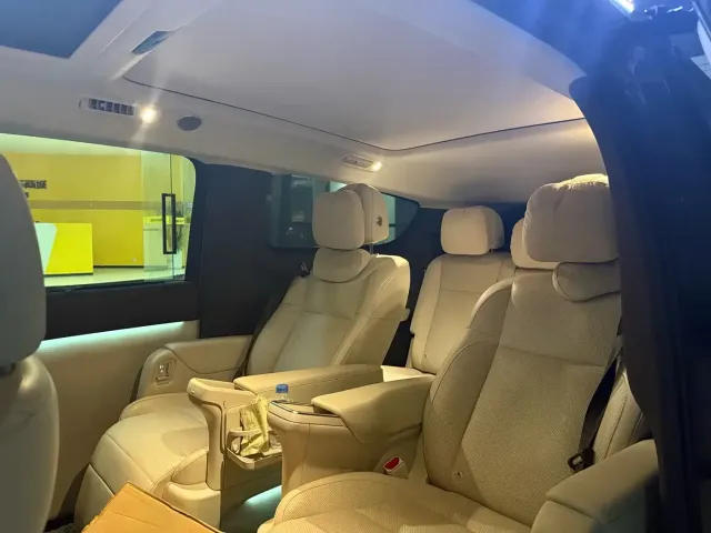 Li Auto Li Auto MEGA 2024 Ultra — Фото автомобиля 5