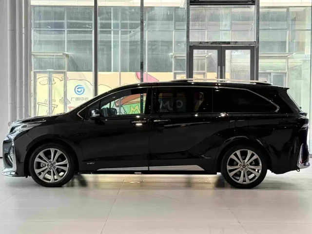 Toyota Sienna — Фото автомобиля 8