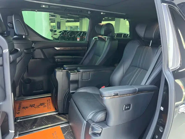 Toyota Vellfire — Фото автомобиля 7